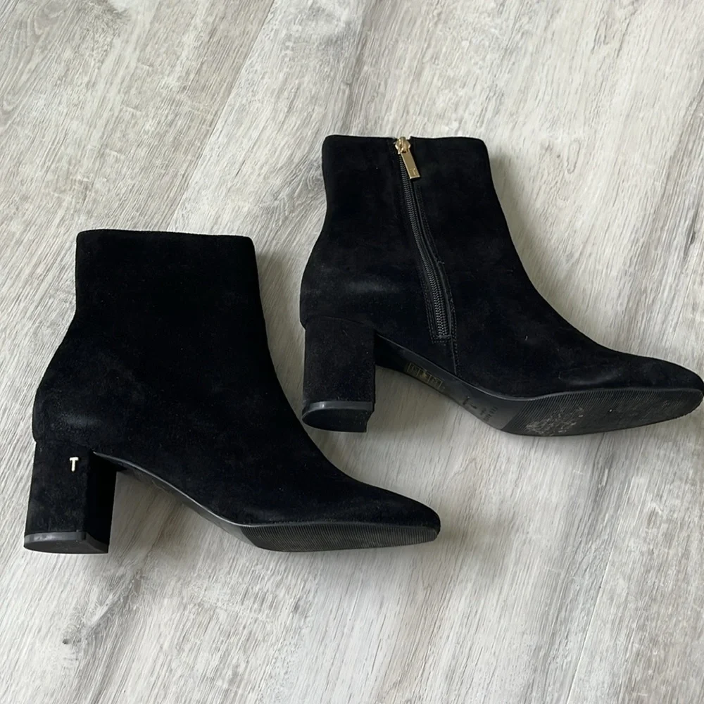Ted Baker Neomie‎ Suede Block Heeled Ankle Boots Zipper Gold Black Womens 9 / 39
